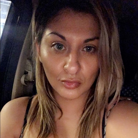 Meet your Posher, Andrea!! Meow!! - Picture 2 of 4